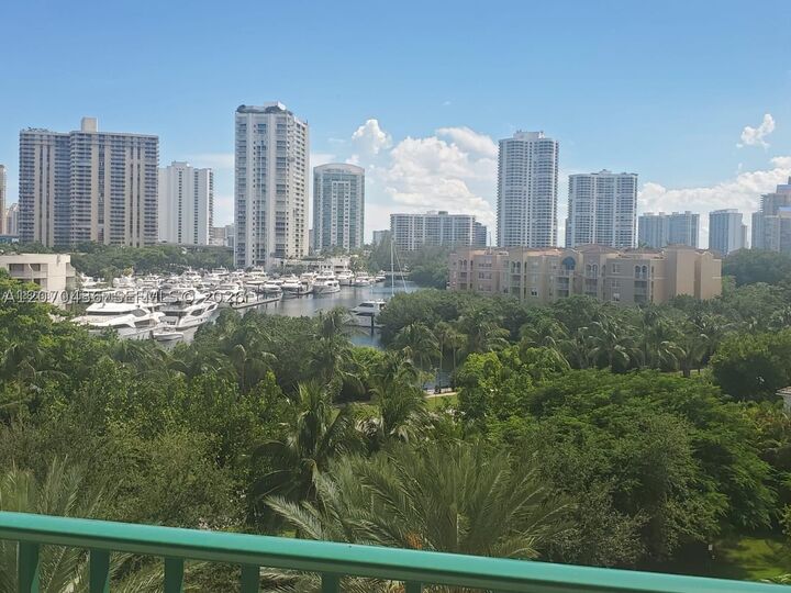 Property Photo:  19900 E Country Club Dr 607  FL 33180 