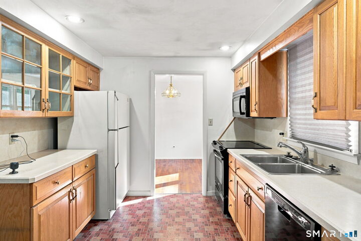 Property Photo:  979 Farmington Drive  CT 06410 