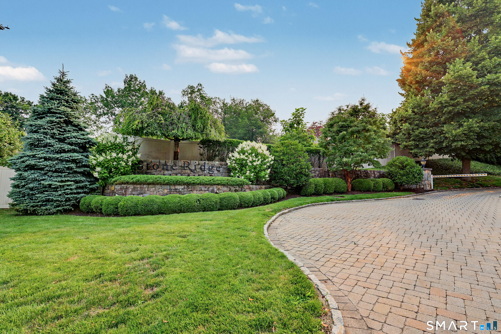 Property Photo: 50 Stone Ridge Way 2A CT 06824