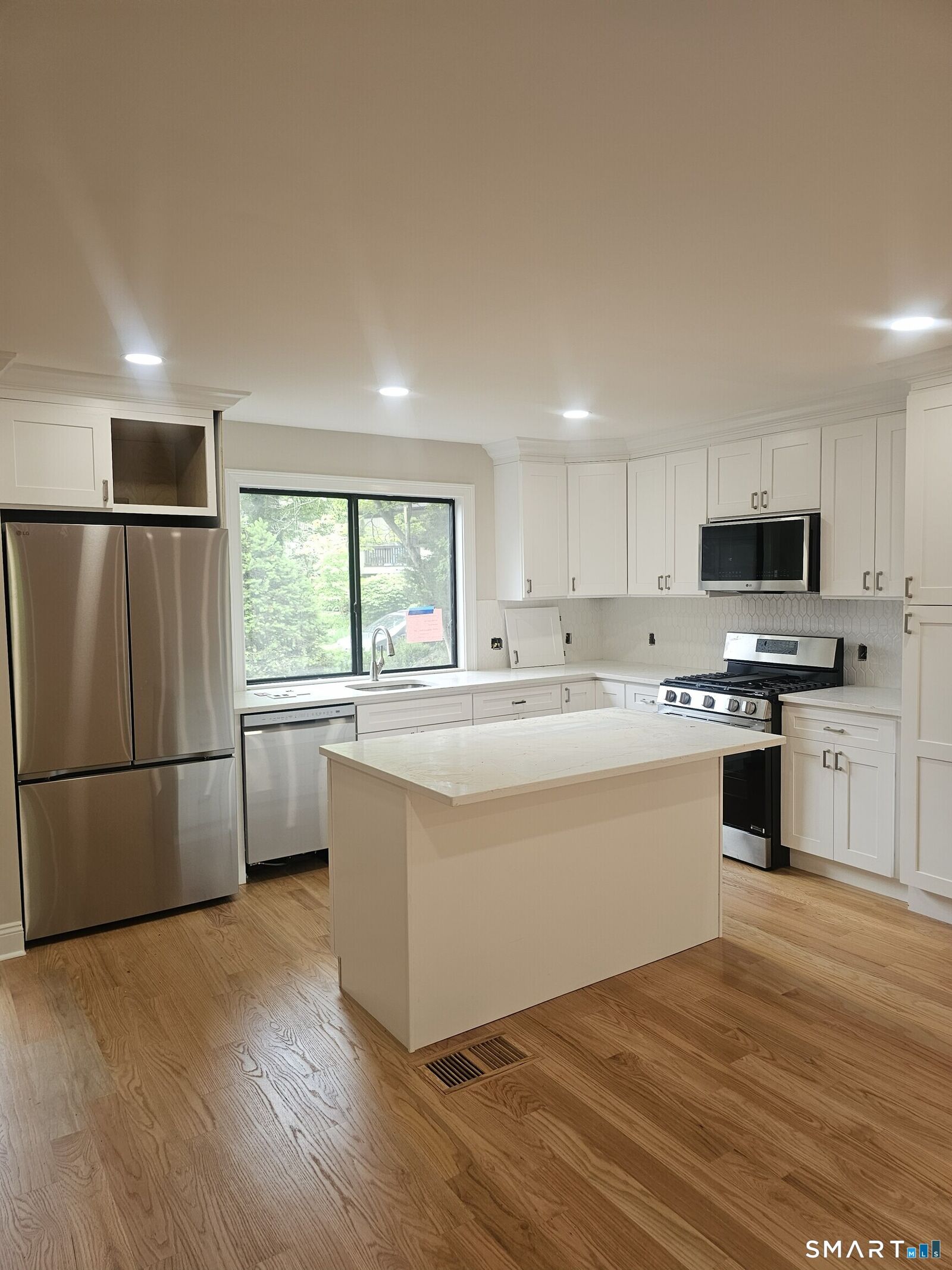 Property Photo: 522 Iroquois Lane B CT 06614