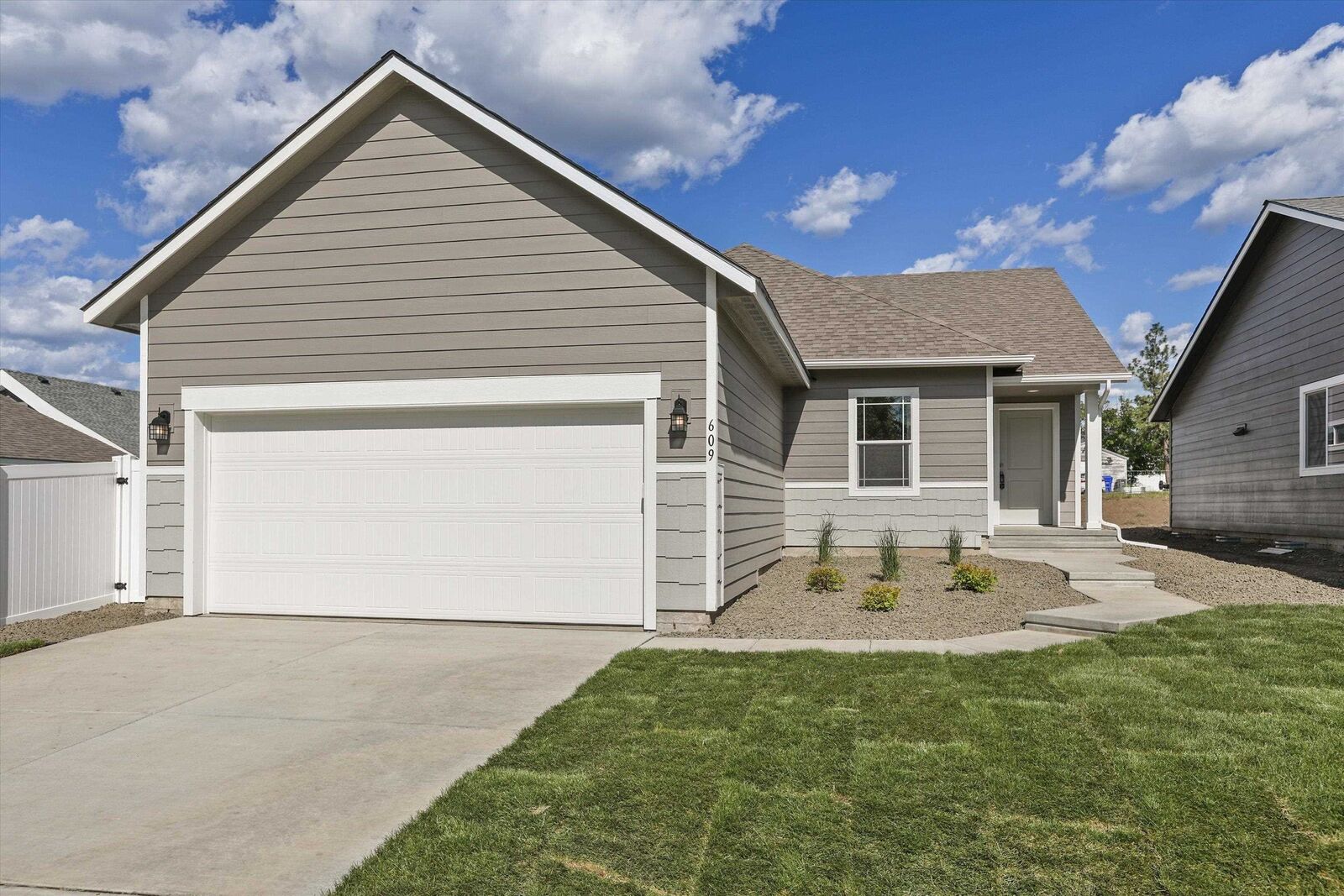 Property Photo: 609 S Manifold Ln WA 99016