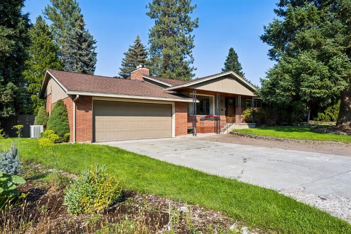 Property Photo: 10416 N College Cir WA 99218