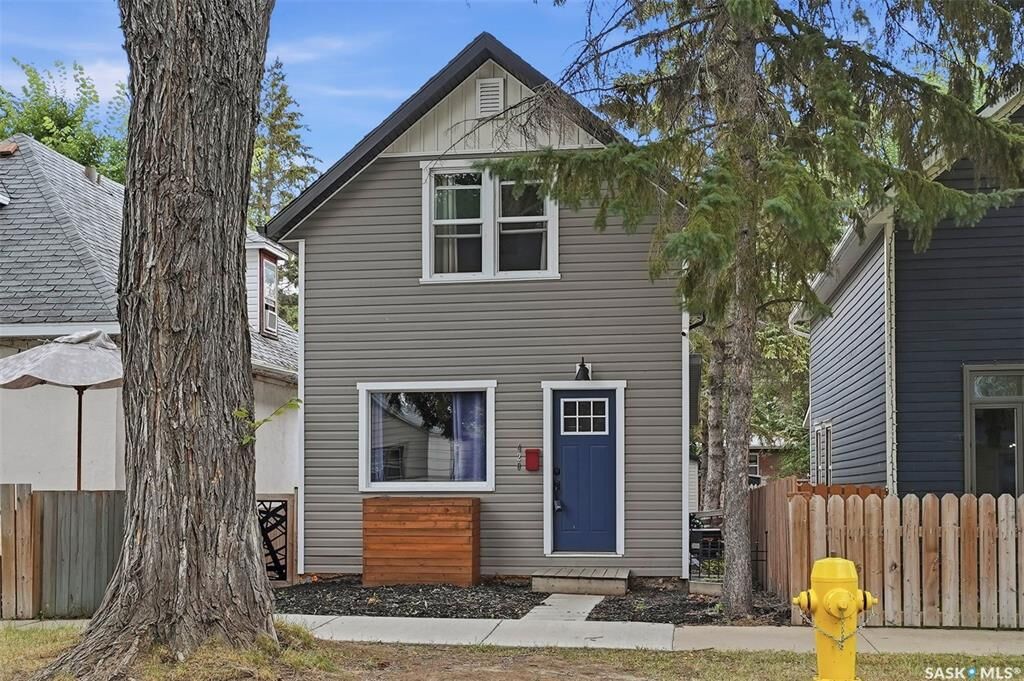 Property Photo: 420 I Avenue S SK S7M 1Y4