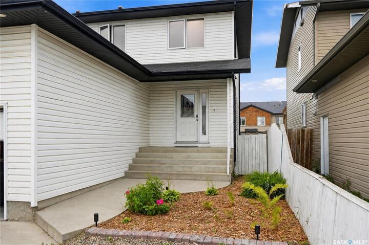 Property Photo:  3010 37th Street W  SK S7L 7H9 