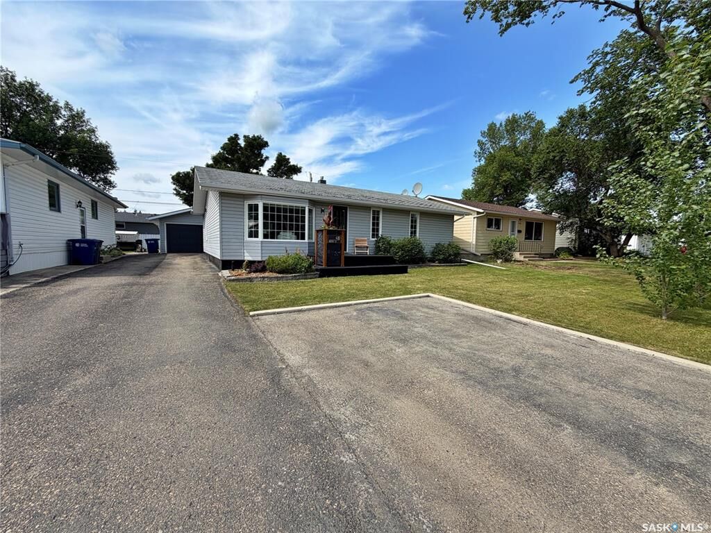 Property Photo:  410 Gertie Street  SK S0G 3N0 
