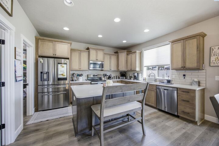 Property Photo: 7208 Cerulean Ct WA 99301