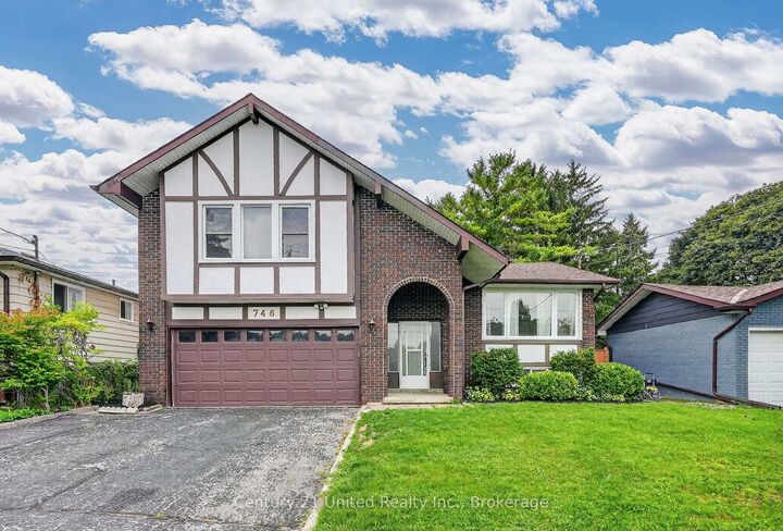 Property Photo: 746 Northwood Drive ON K9A 4W2