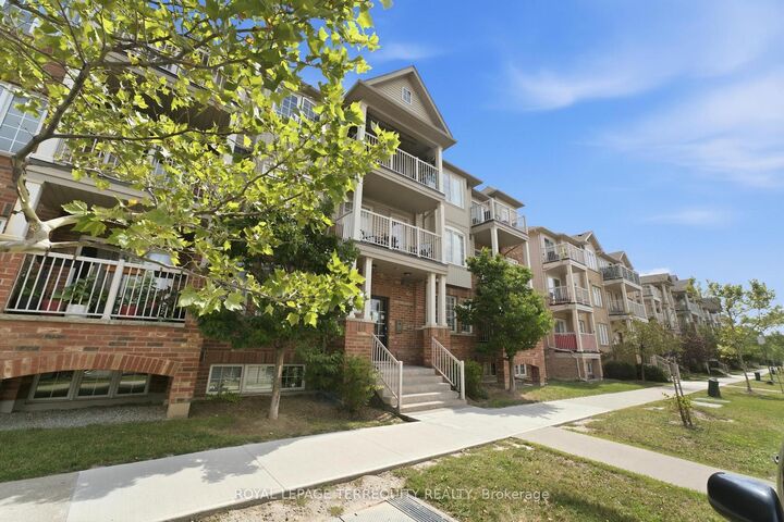 Photo de la propriété:  141 Isaac Devins Boulevard 3  ON M9M 0C4 