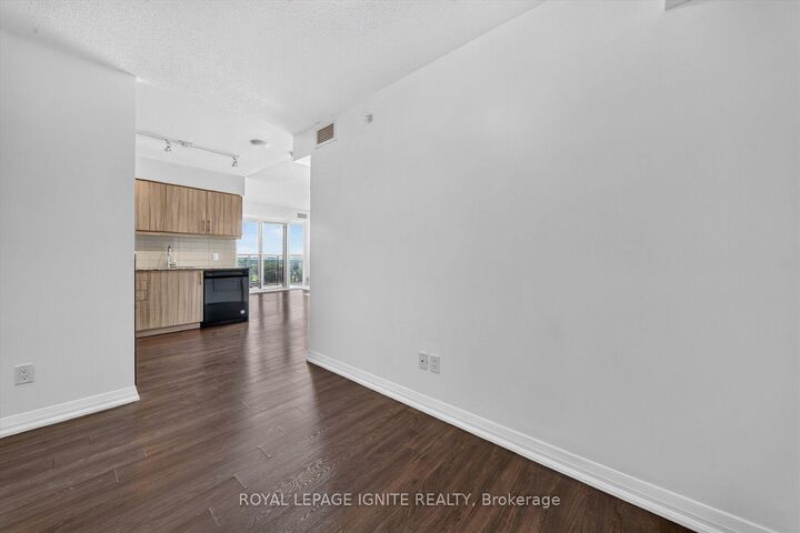 Property Photo: 30 Meadowglen Place 1110 ON M1G 0A6