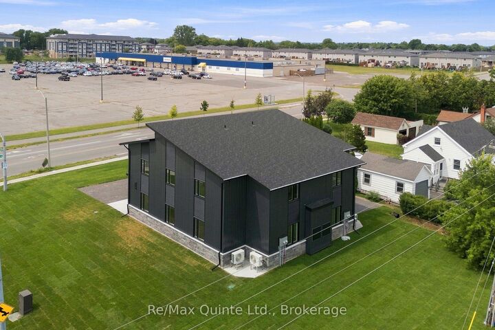 Property Photo: 5 Sienna Avenue A ON K8P 0E5