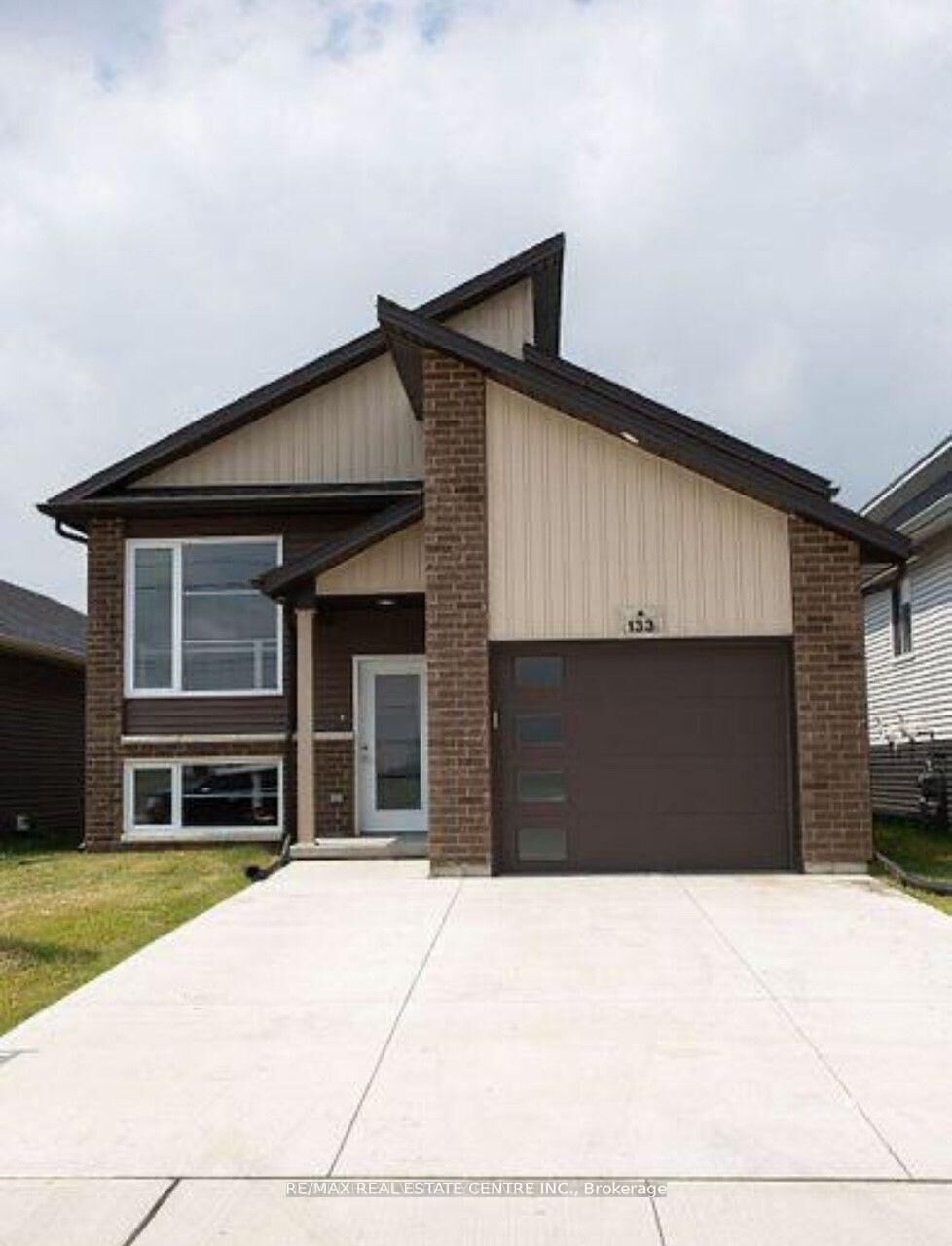 Property Photo:  133 Howard Road  ON N7M 0A4 