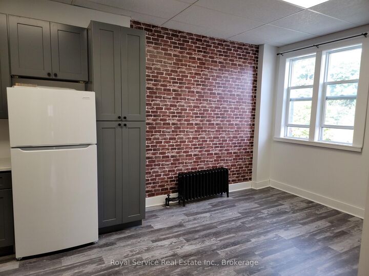 Property Photo:  18 Walton Street #2  ON L1A 1M9 