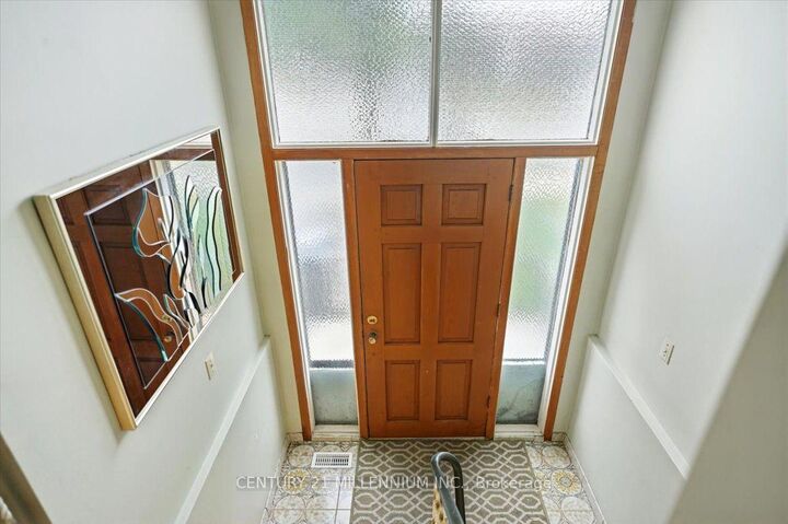 Property Photo: 9 Cheryl Court ON L6V 3C2