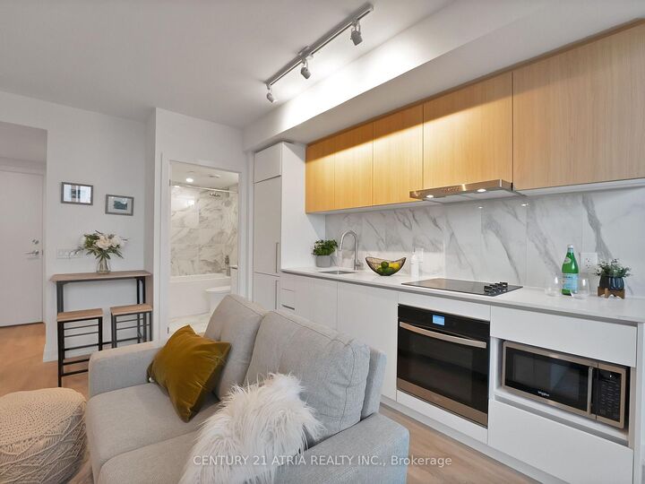 Property Photo: 1100 Sheppard Avenue W 527 ON M3K 0E4