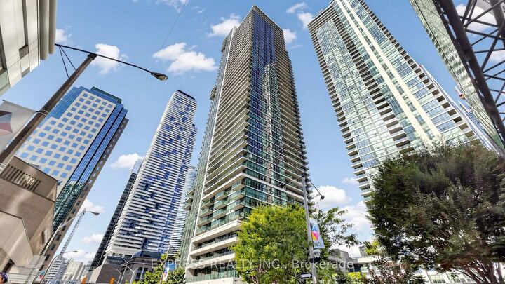 Property Photo: 33 Bay Street 4207 ON M5J 2Z3