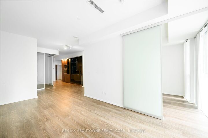 Property Photo:  70 Temperance Street 315  ON M5H 4E8 