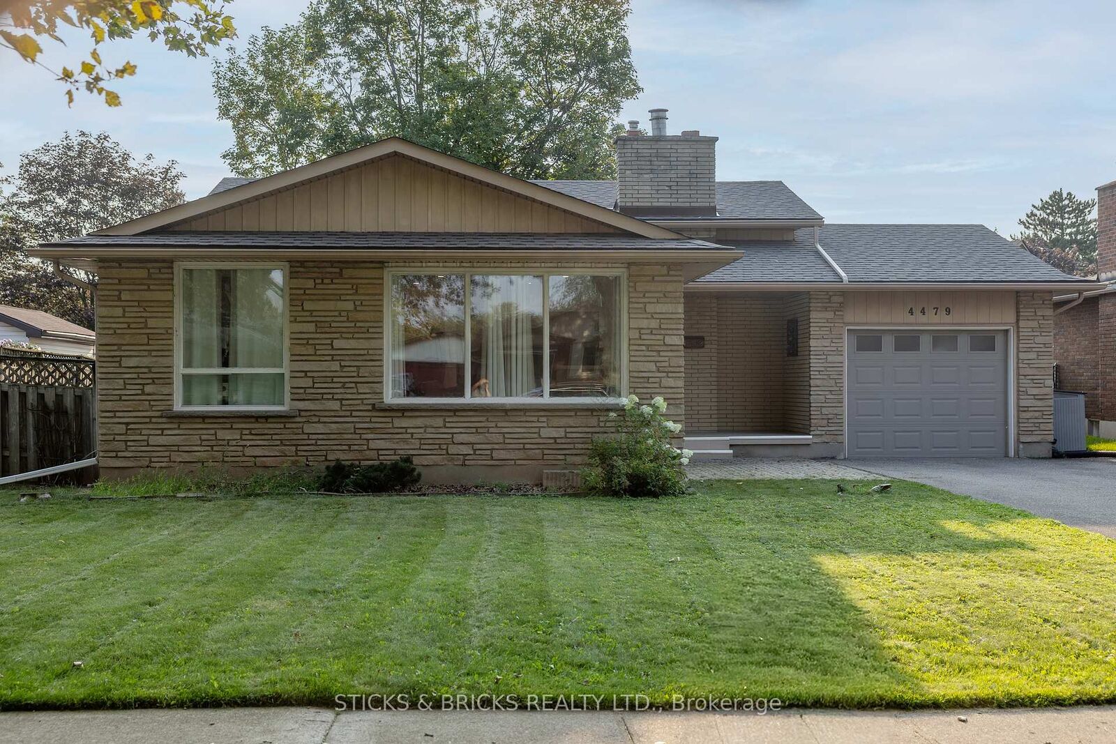 Property Photo: 4479 Mitchell Avenue ON L2E 6R6