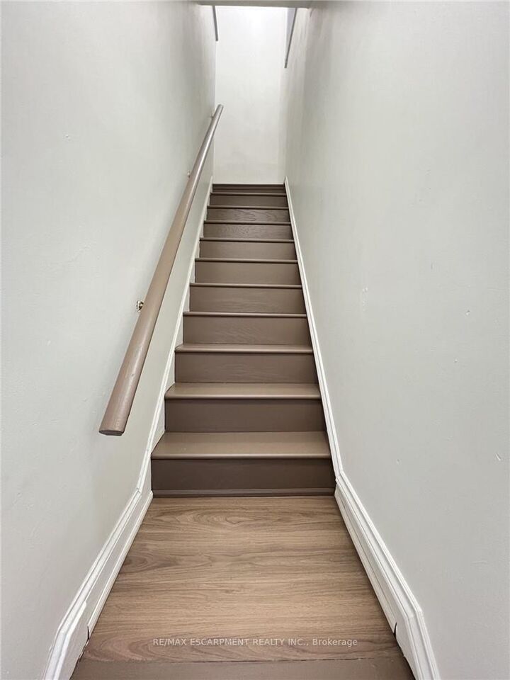 Property Photo:  1164 Cannon Street E Upper  ON L8L 2K1 