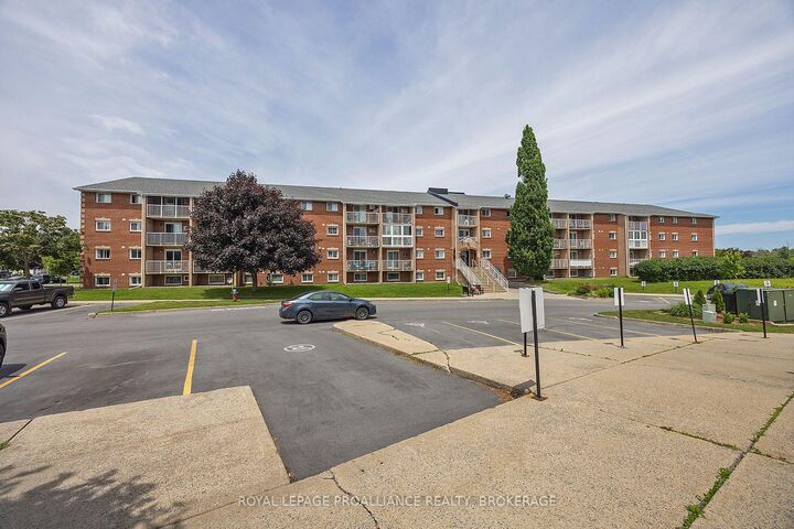 Photo de la propriété:  580 Armstrong Road 201  ON K7M 8M3 