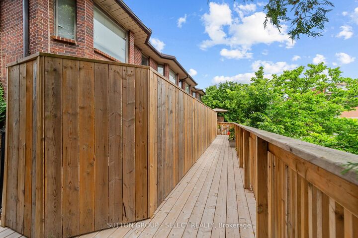 Property Photo: 152 Albert Street 14 ON N6A 1M1