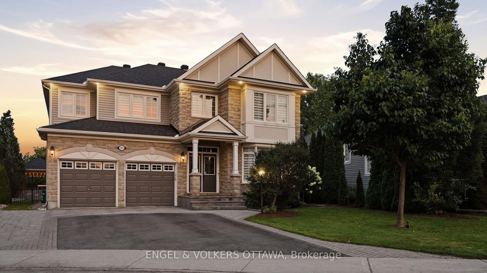Property Photo: 191 Cheyenne Way ON K2J 5S6