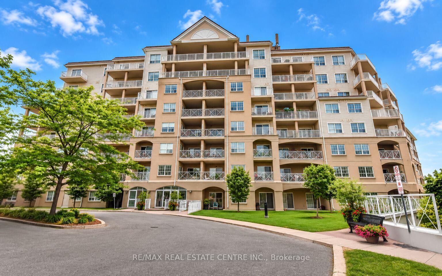 Photo de la propriété:  354 Atherley Road 213  ON L3V 0B8 