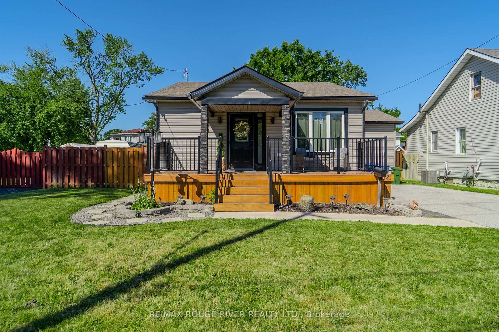 Property Photo:  1721 S Cameron Blvd Boulevard  ON N9B 3C9 