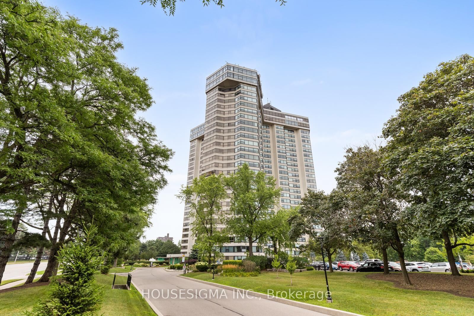 Property Photo:  1300 Bloor Street 2010  ON L4Y 3Z2 