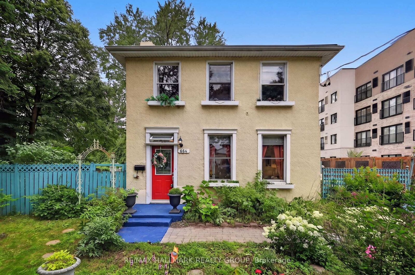Property Photo:  664 Center Street  ON K1K 2N9 