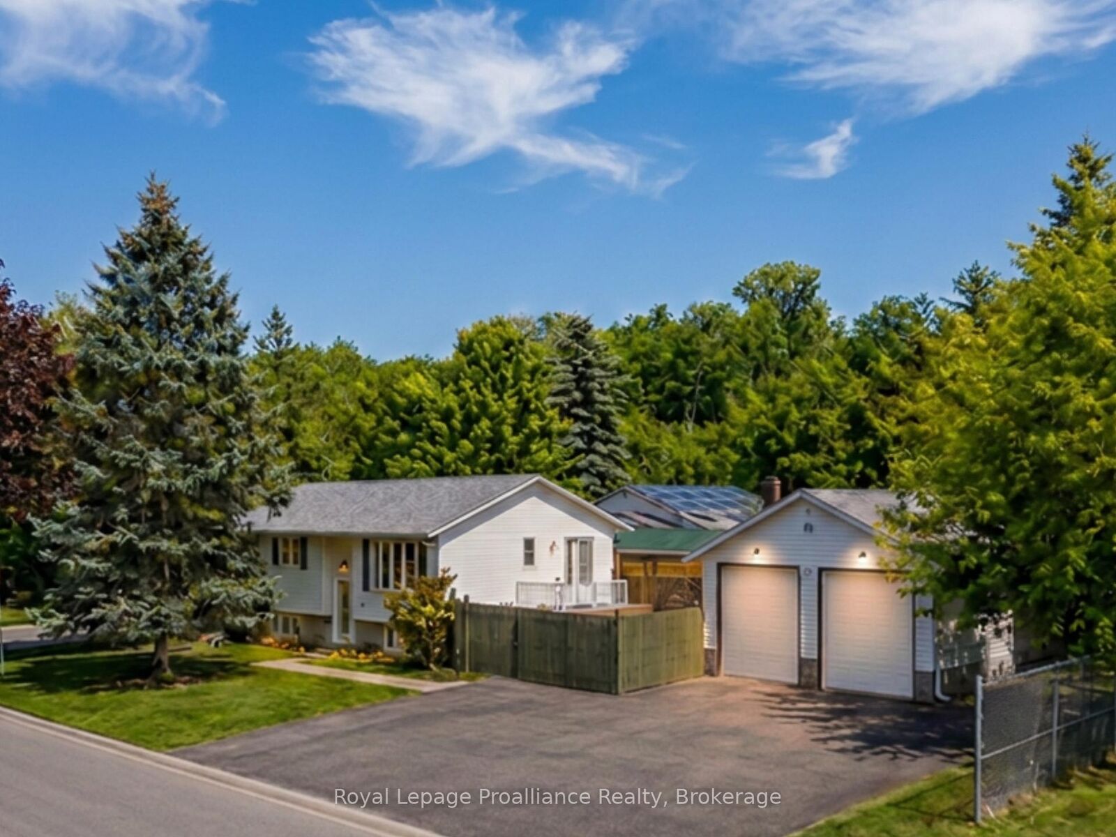 Property Photo:  115 Nicholas Street  ON K8V 6E8 