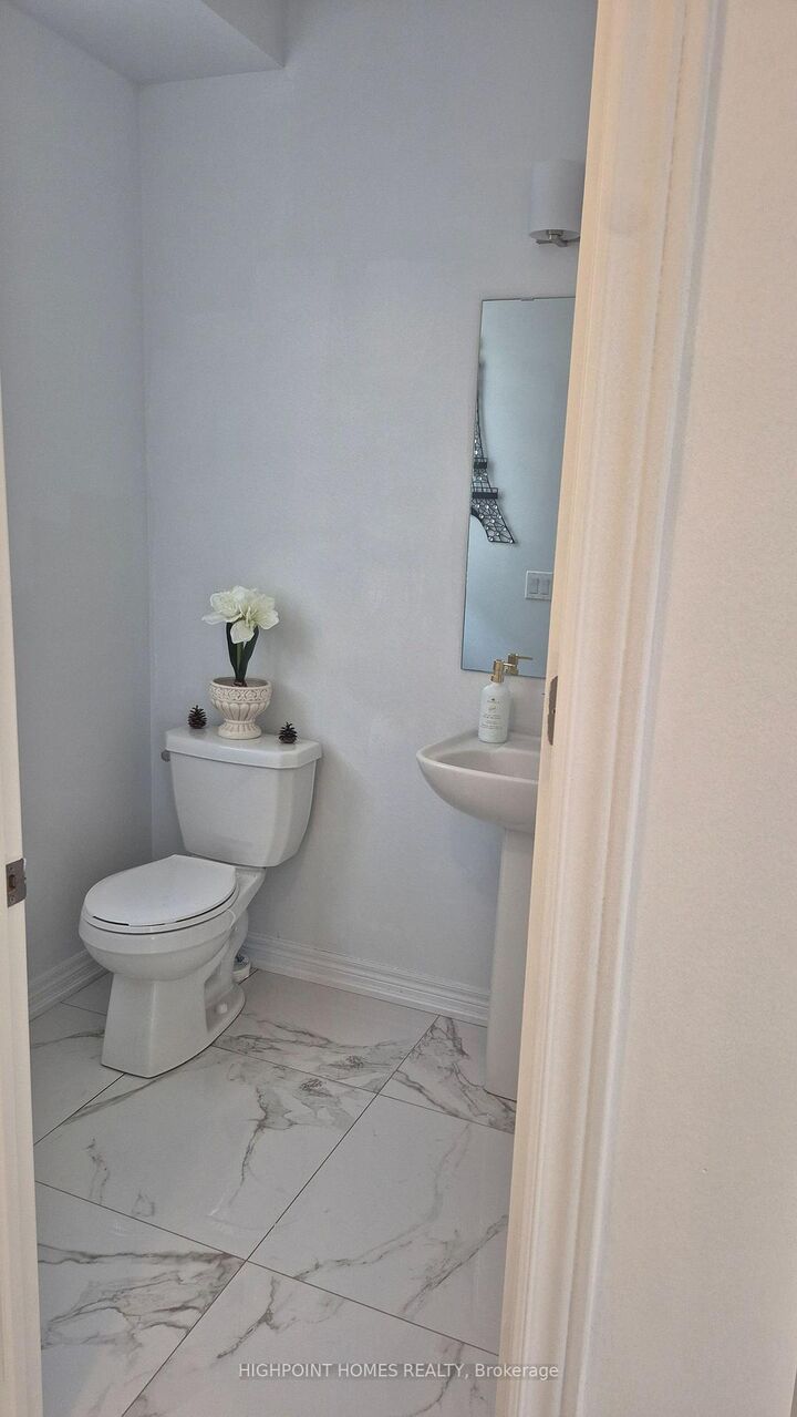 Property Photo:  26 Red Blossom Court  ON L4A 4V1 