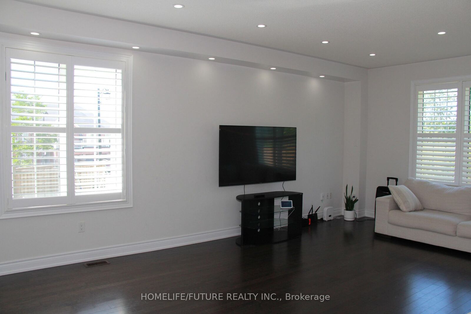 Property Photo: 52 Mac Frost Way Main &Amp 2nd ON M1X 0C5