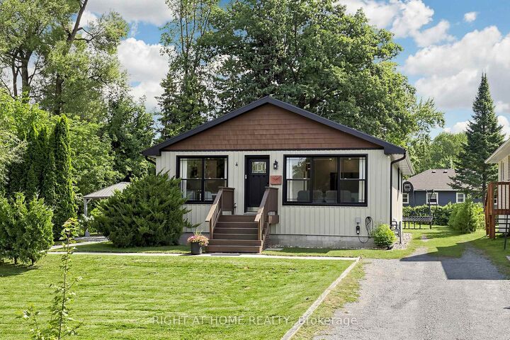 Property Photo: 4 Waterbend Drive ON L4P 2S2