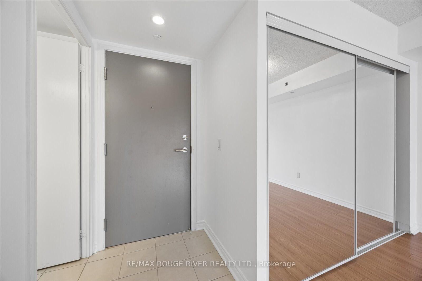 Property Photo:  35 Saranac Boulevard 330  ON M6A 2G4 