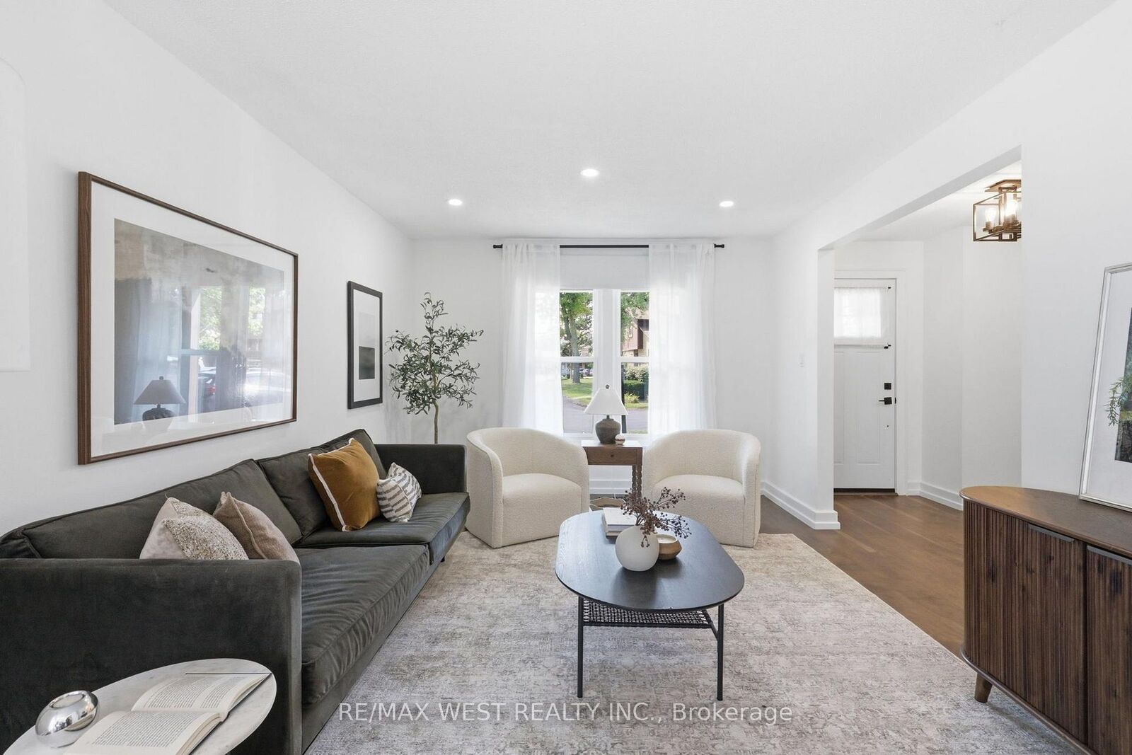 Property Photo:  6650 Falconer Drive 112  ON L5N 1B5 