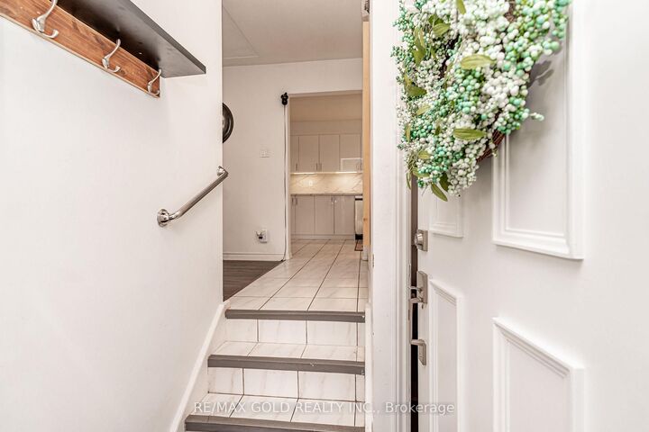 Property Photo: 55 Ramblewood Way ON N2N 1G8
