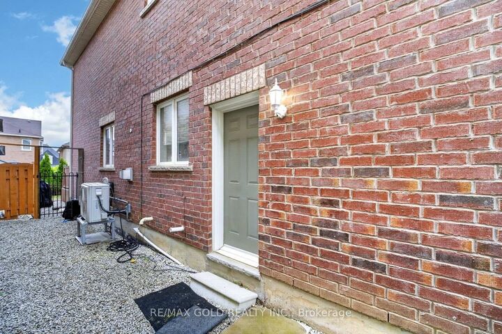 Property Photo:  106 Meadowlark Drive  ON L7G 6N6 