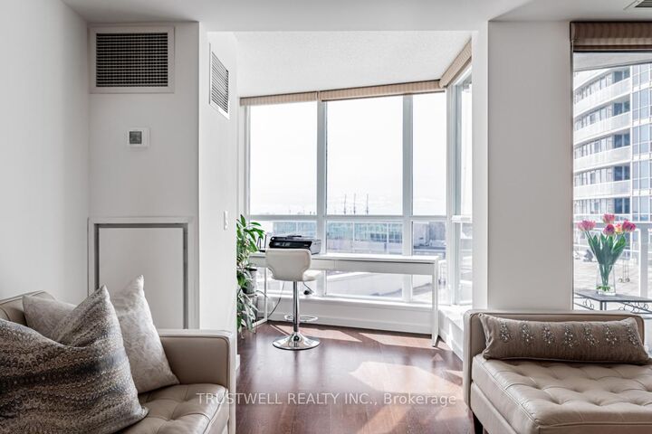Property Photo: 208 Queens Quay W 511 ON M5J 2Y5
