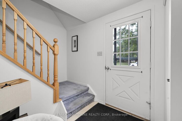 Property Photo: 678 Edinburgh Road S ON N1G 4H8