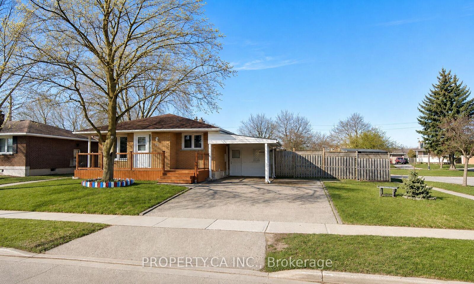 Property Photo: 71 Highpark Avenue Upper ON N2C 2C3