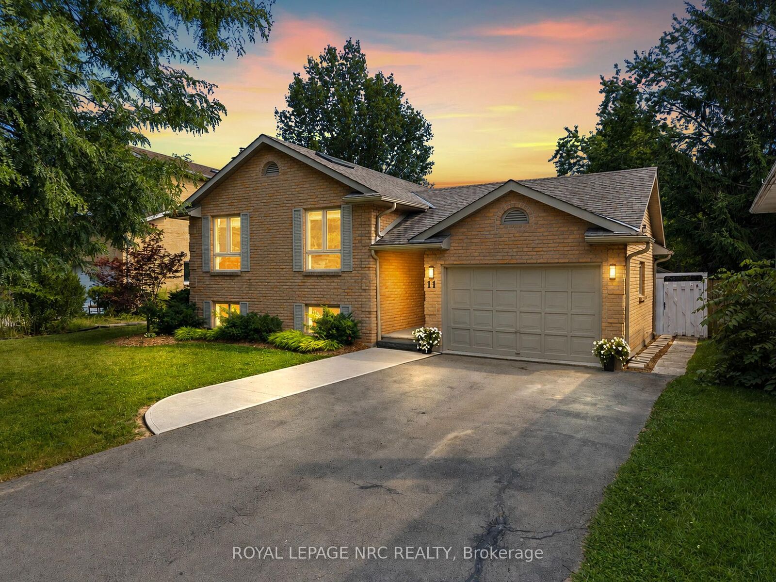 Property Photo: 11 Village Court ON L3C 6K4