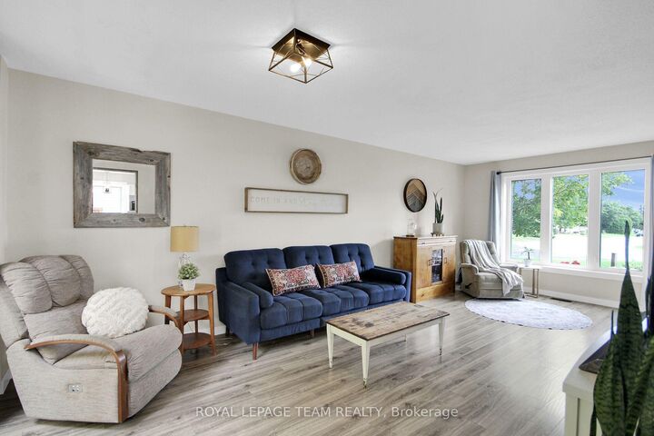 Property Photo: 36 Steggall Crescent ON K2S 1S4