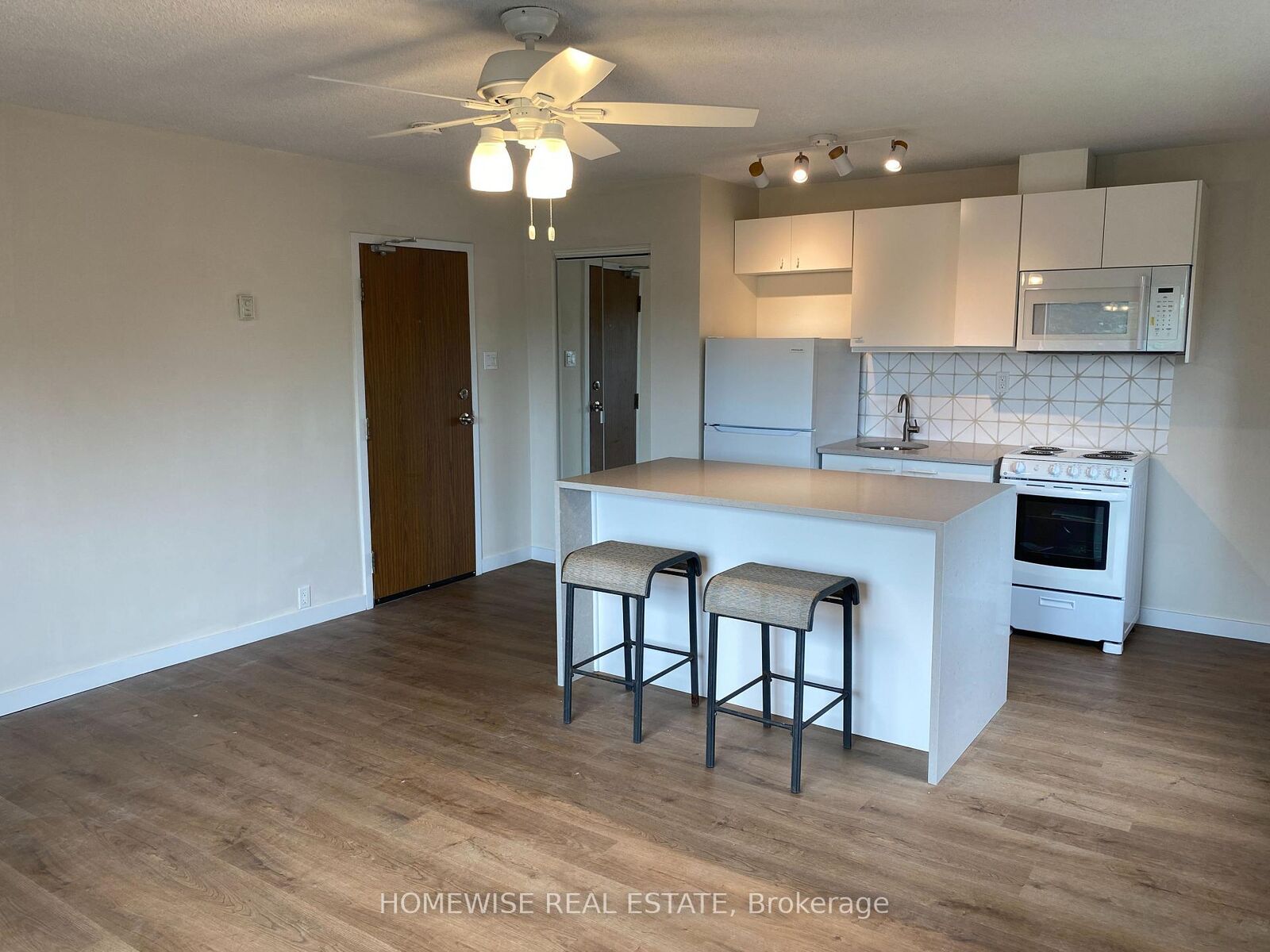 Property Photo:  5 High Park Boulevard 302  ON M6R 1M5 