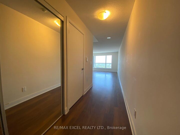 Property Photo:  125 Village Green Square 3901  ON M1S 0G3 