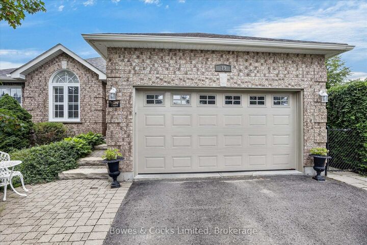 Property Photo: 19 Lori Boulevard ON K9V 6B6