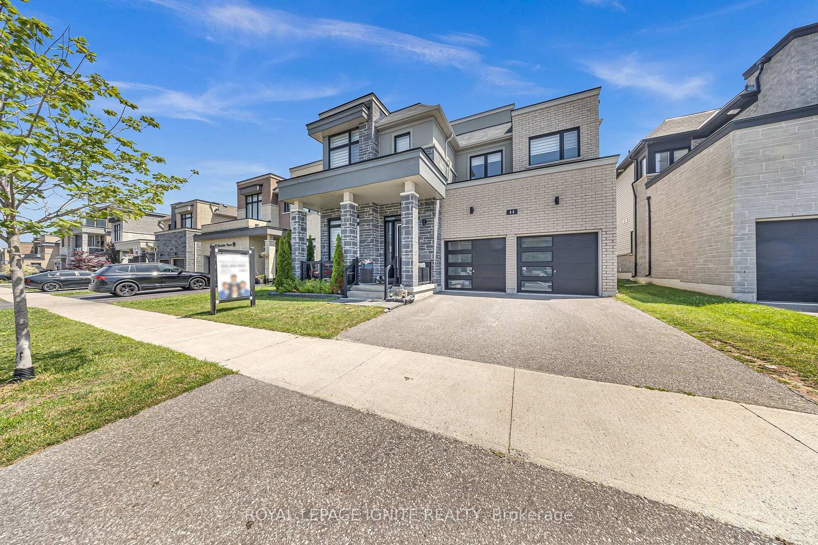Property Photo:  11 Larkin Lane  ON L1C 4A7 