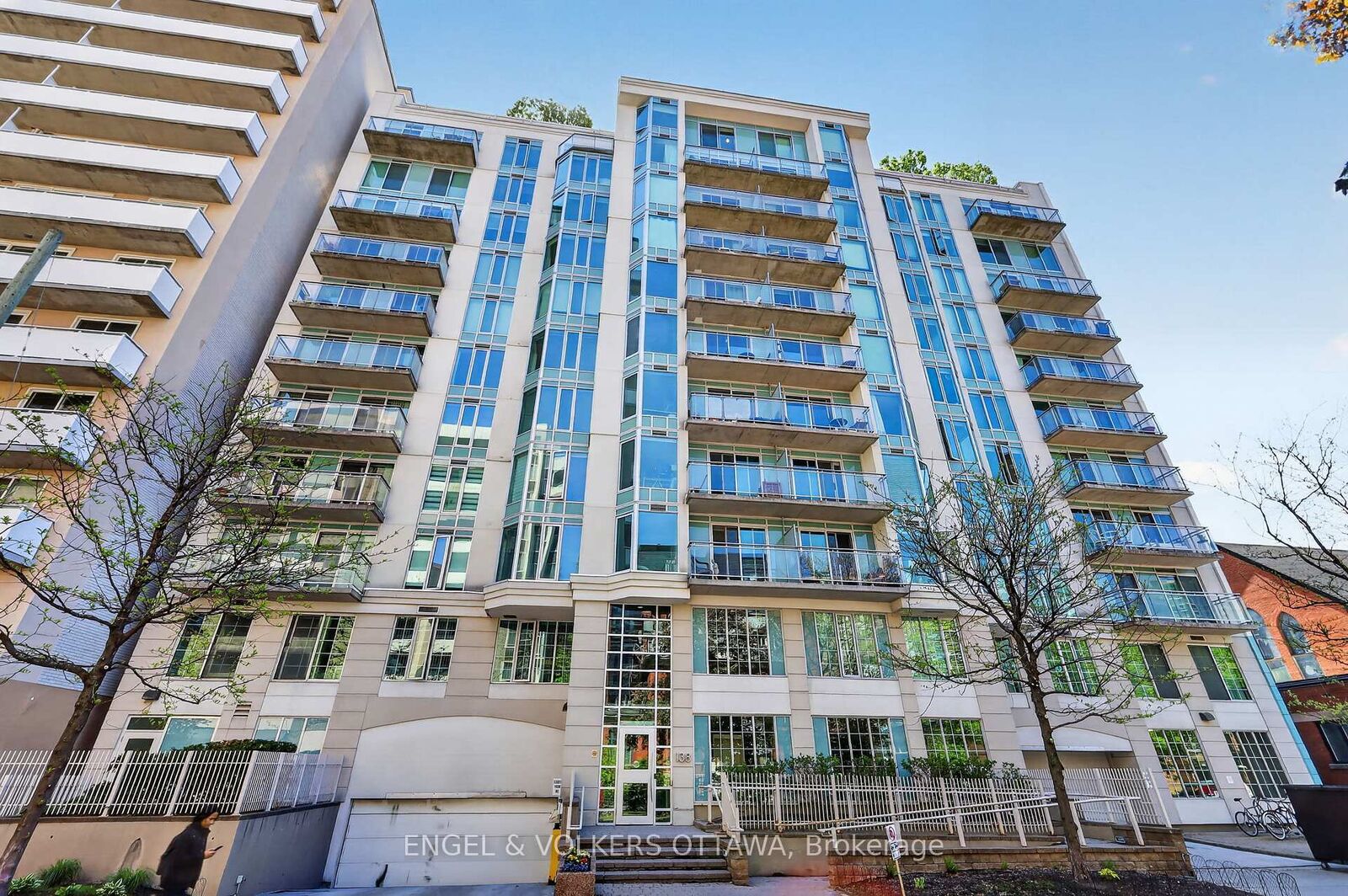 Property Photo:  138 Somerset Street W 604  ON K2P 0A3 