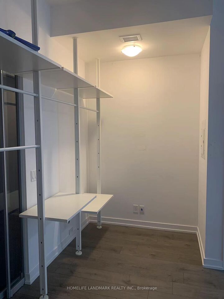Property Photo:  297 College Street 727  ON M5T 1S2 
