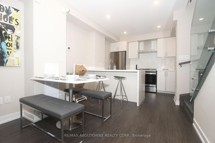 Property Photo:  280 Bleecker Street  ON M4X 1M1 
