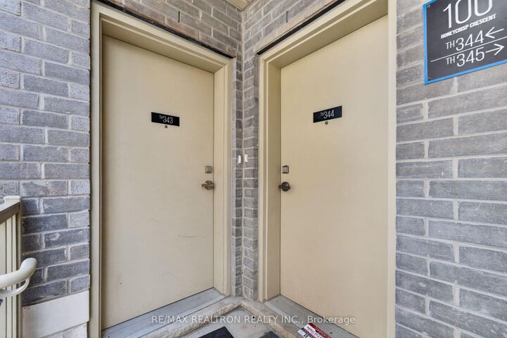 Property Photo: 100 Honeycrisp Crescent 343 ON L4K 0N7
